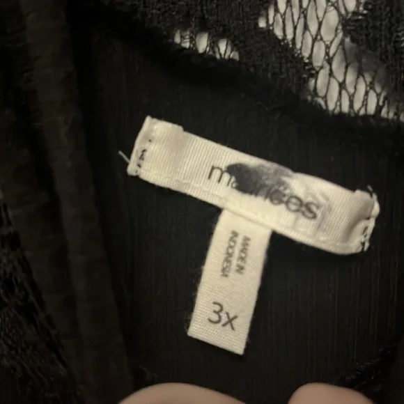 Lace Shoulder Top - Picture 4 of 5